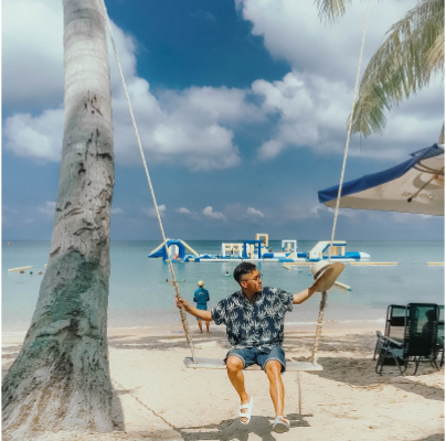 Tạo dáng chụp ảnh ngồi đẹp ở biển cho nam giới (Ảnh: Internet) 